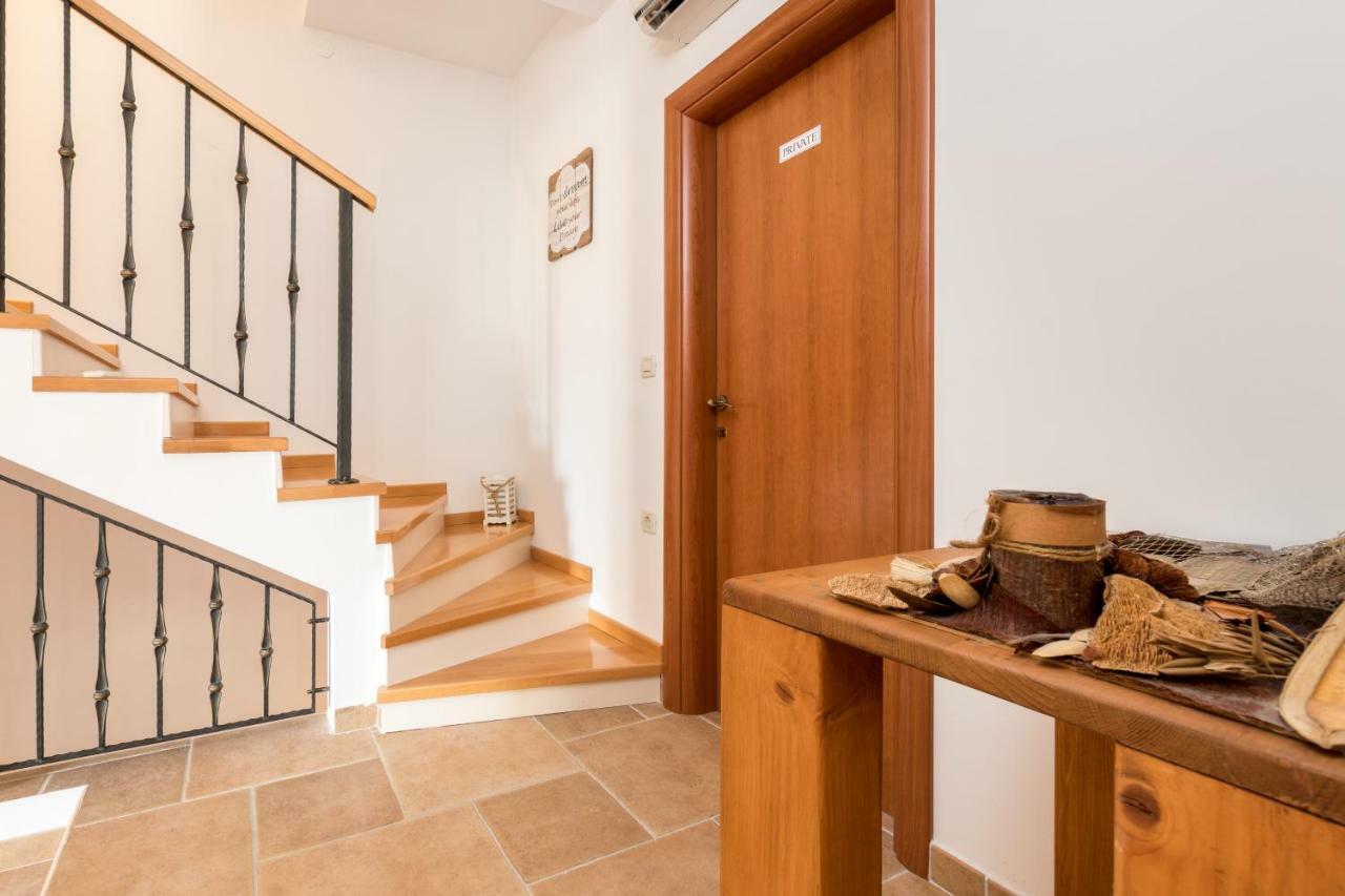 Holiday Home Harmony Žrnovnica Buitenkant foto